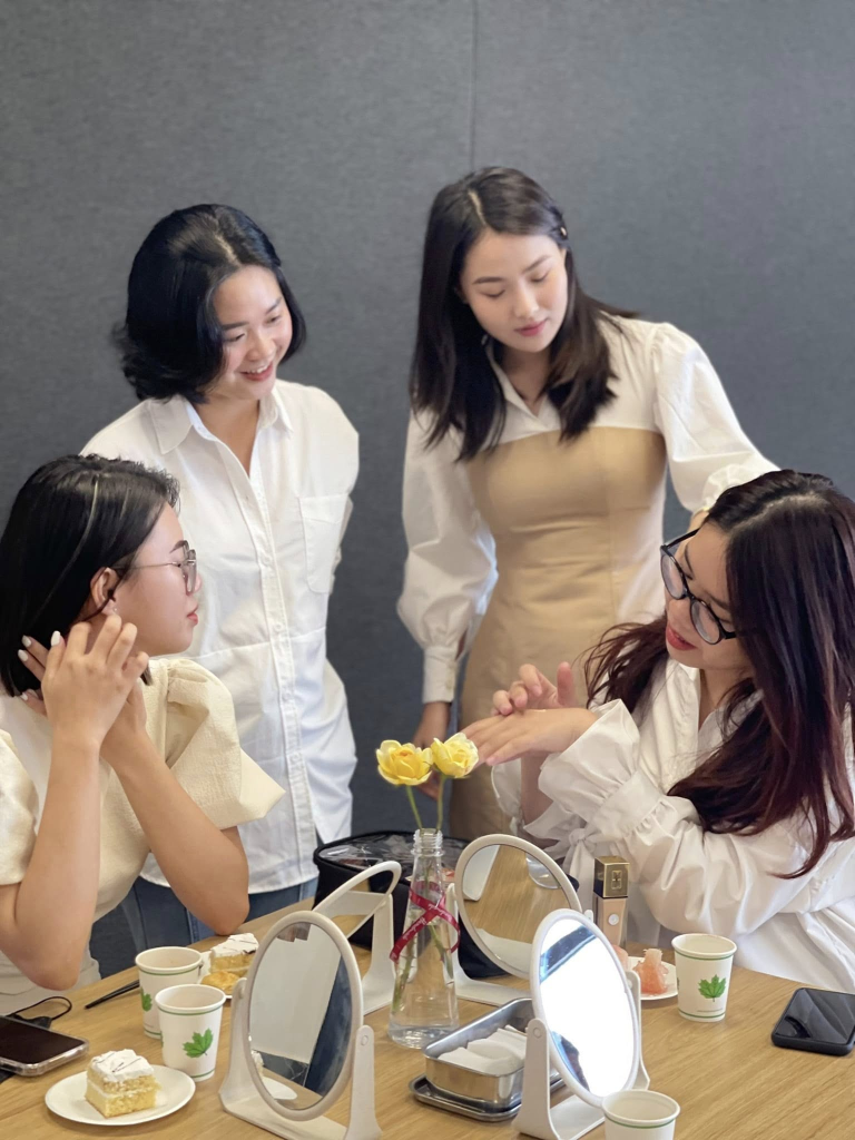 Nữ vũ công lan tỏa năng lượng tích cực sau màn “lột xác” giảm béo, tổ chức workshop makeup truyền cảm hứng cho phụ nữ nhân ngày 8/3 - Tạp chí Kinh tế Thế giới