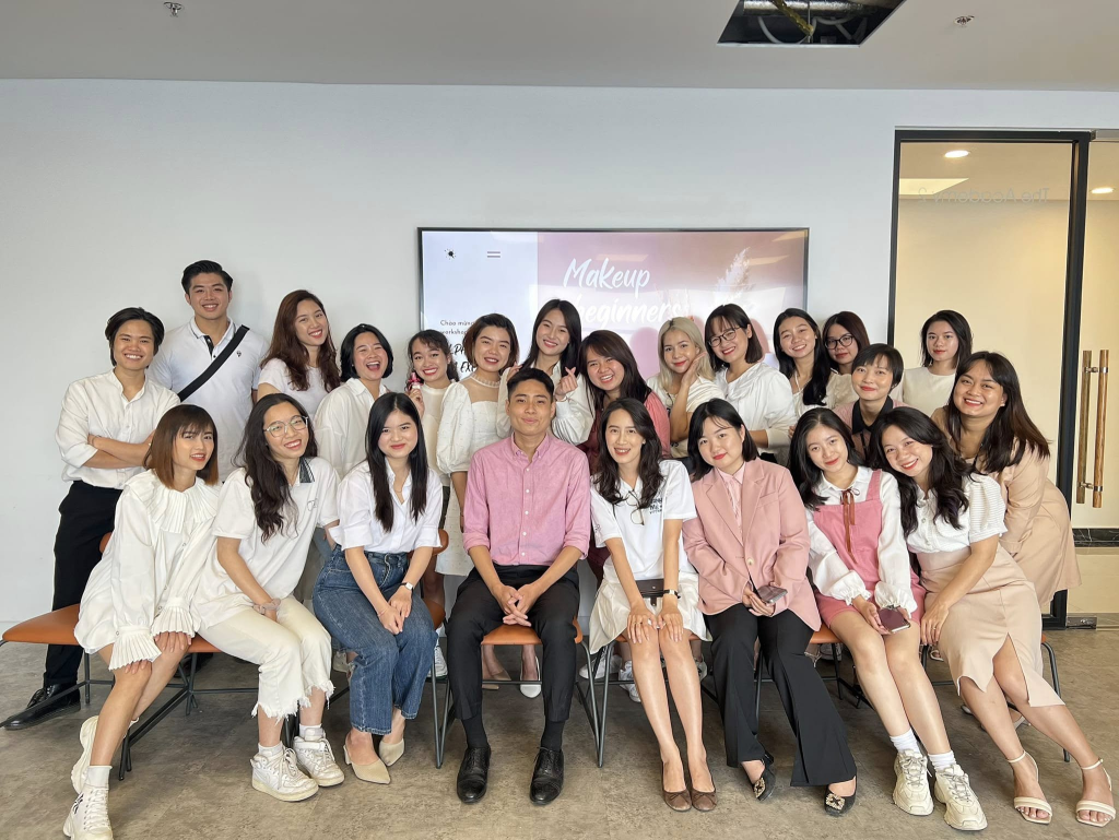 Nữ vũ công lan tỏa năng lượng tích cực sau màn “lột xác” giảm béo, tổ chức workshop makeup truyền cảm hứng cho phụ nữ nhân ngày 8/3 - Tạp chí Kinh tế Thế giới